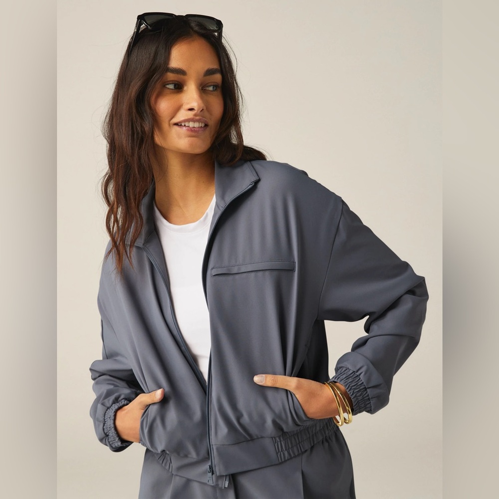 BEYOND YOGA Status Pocket-Sleeve Cropped Jacket in Night Shadow Size S NWT